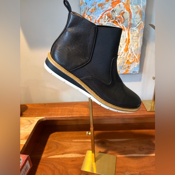 Adam Tucker Shoes - Adam Tucker Leather Chelsea Booties 8 Black Comfort Minimalist Casual Work